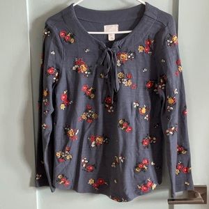 Caslon embroidered top